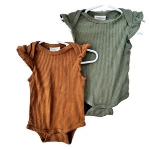 SpearmintLove SET of 2 frill bodysuits in Camel and sage olive